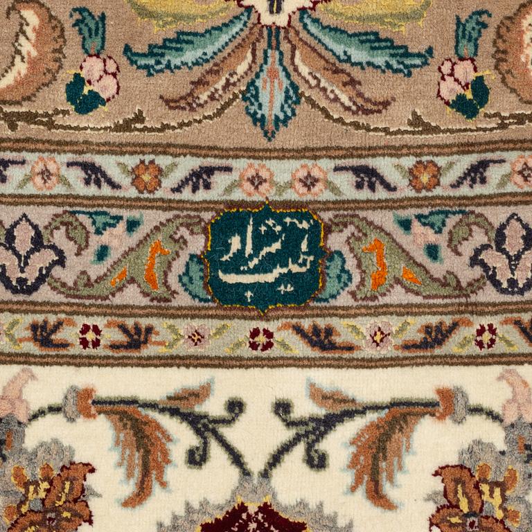 Matta, Täbriz, part silk, 248 x 248 cm.