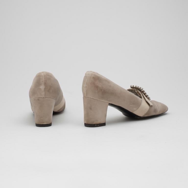 CHRISTIAN DIOR, a pair of lady's shoes, 1960's.