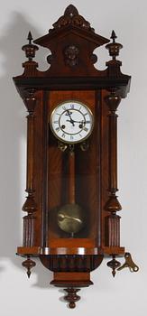 VÄGGPENDYL. Nyrenässansstil. Junghans.