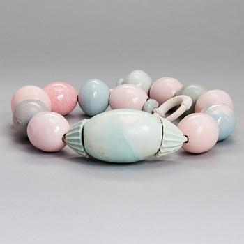 Anna Hackman, a 'String of pearls'sculpture signed Anna Hackman. 2016.