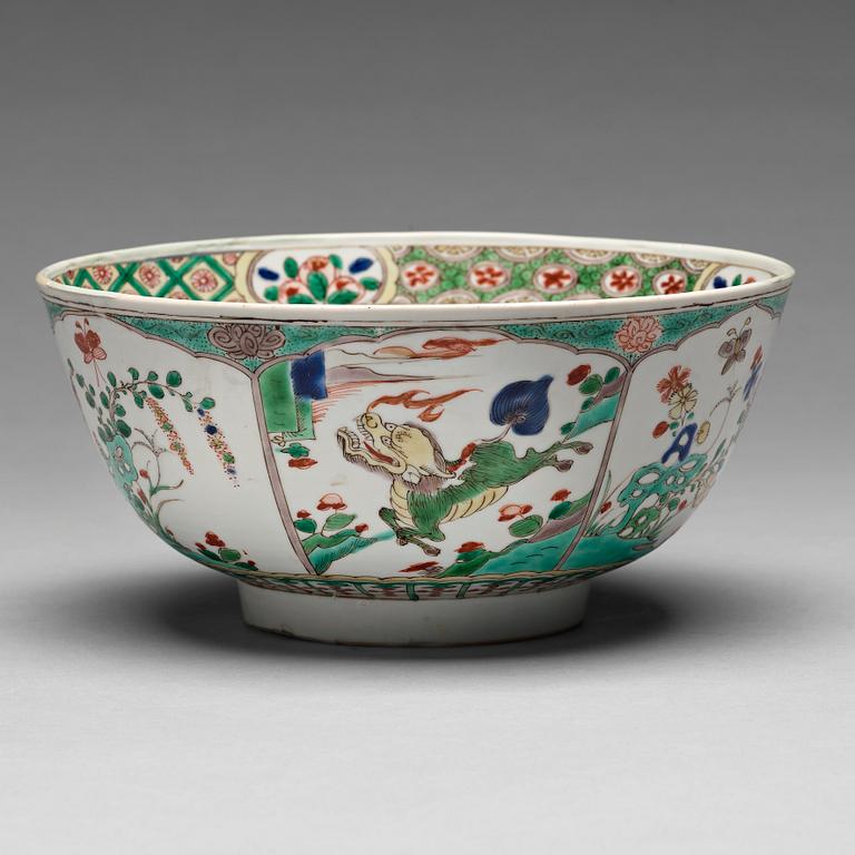 SKÅL, porslin. Qingdynastin, Kangxi (1662-1722).