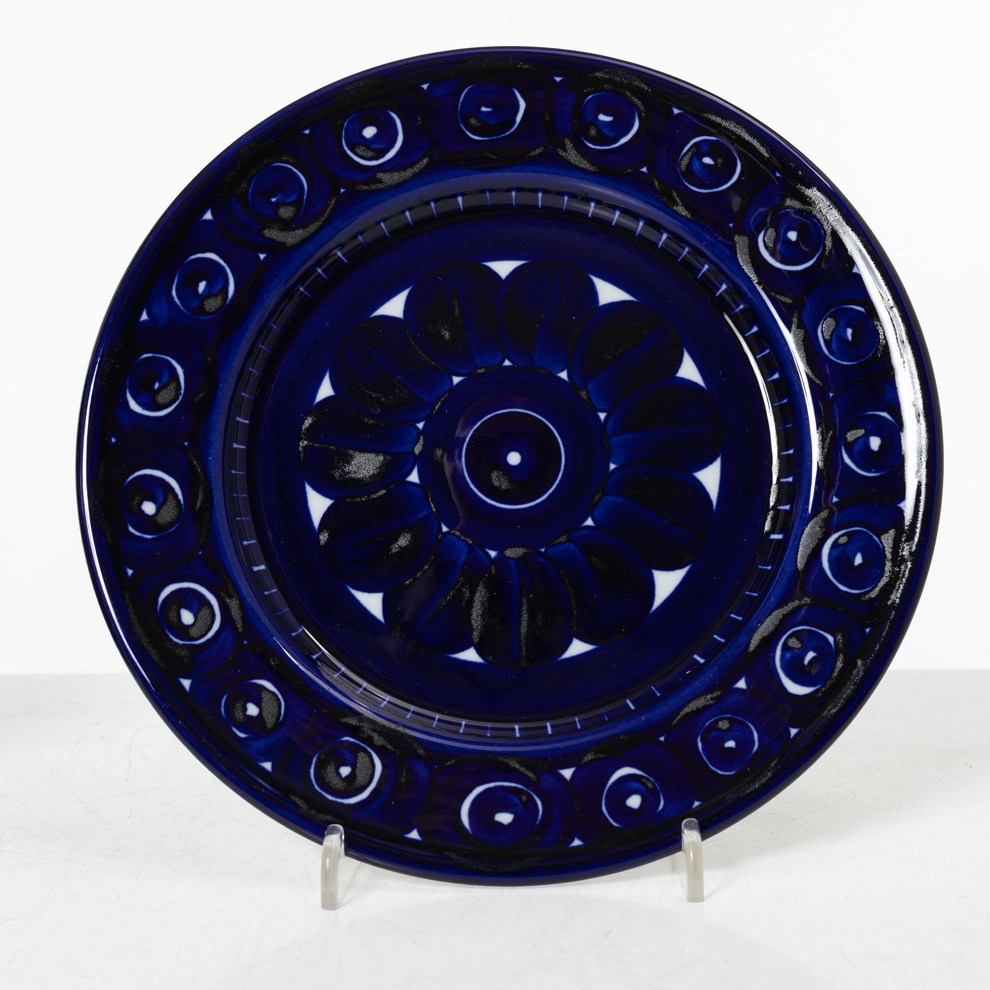 Ulla Procopé, porcelain service pieces "Valencia", Arabia, Finland (17 pieces).