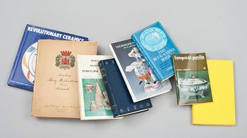 PARTI PORSLINBÖCKER, 8 st, "Revolutionary Ceramics Soviet Porcelain 1917-1921" av Nina Lobanov-Rostovsky, London, 1990.