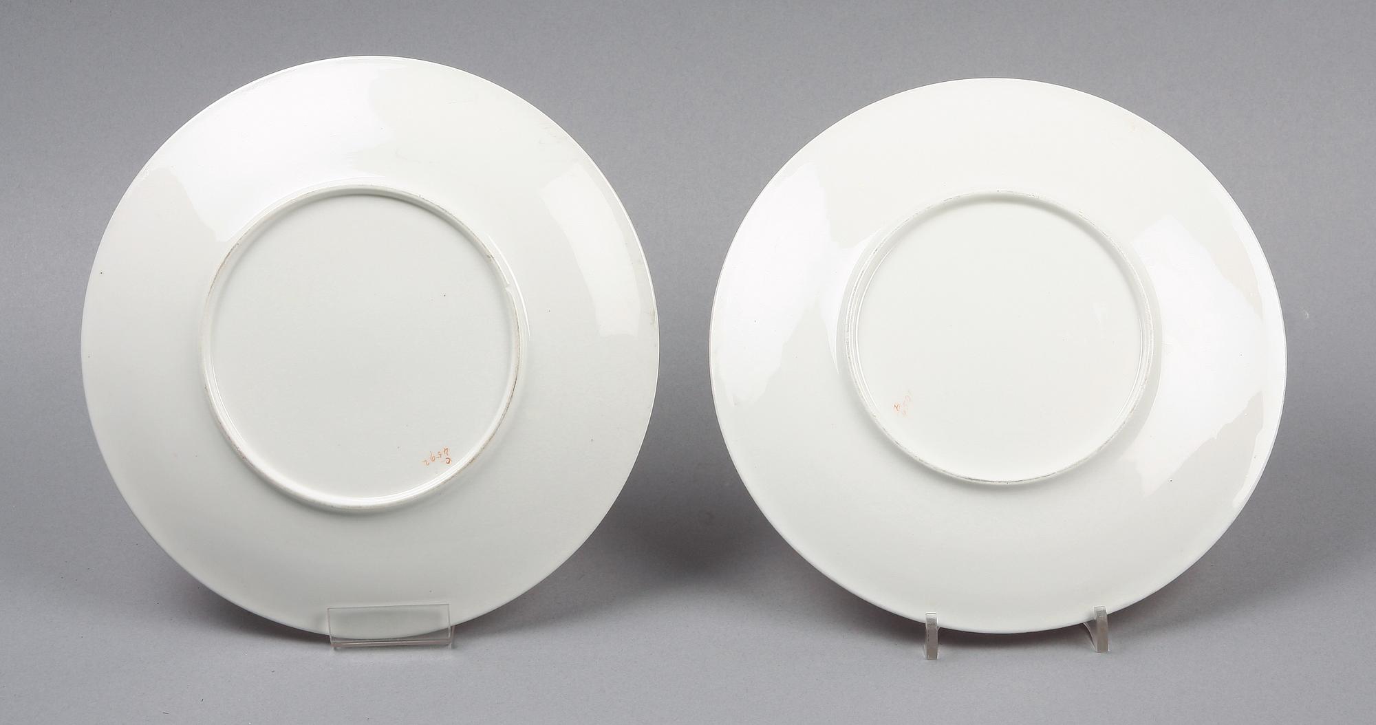 TALLRIKAR, ett par, porslin, sent 1800-tal.