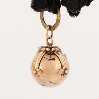 A round freemason pendant.
