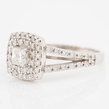 Ring, 18K white gold with a princess-cut diamond and brilliant-cut diamonds, accompanied by GIA dossier.