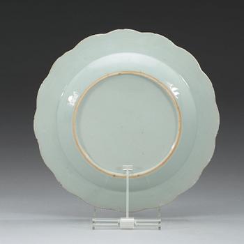 TALLRIK, vapenporslin. Qing dynastin, Qianlong (1736-95).
