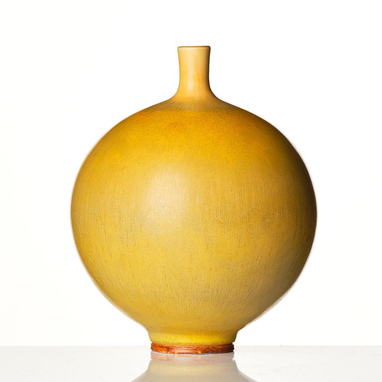 Berndt Friberg, a stoneware vase, Gustavsberg studio, Sweden 1976.