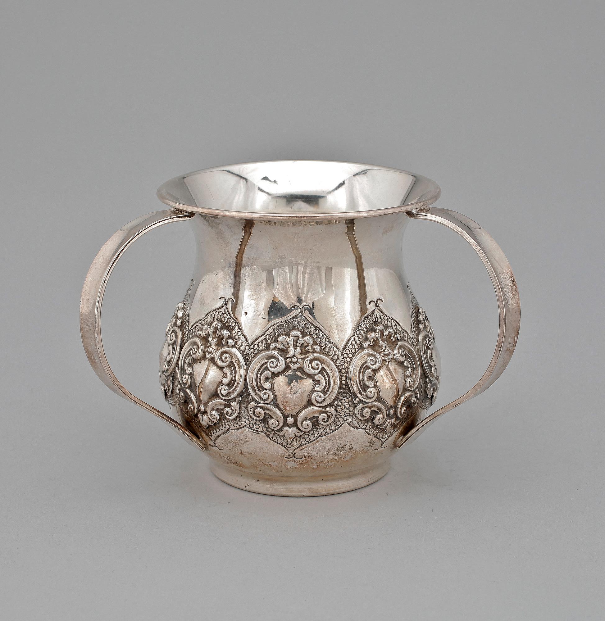 JUDISK BRÖLLOPSBÄGARE, sterlingsilver, 1900-talets andra hälft. Vikt ca 290 gram.