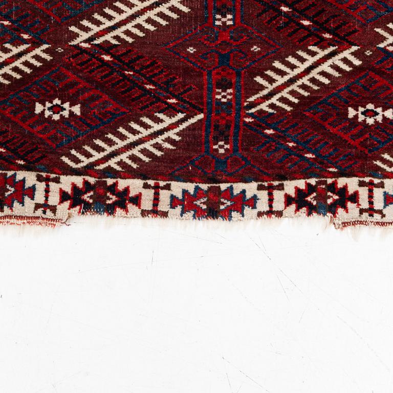 A Turkmen carpet, c. 293 x 210 cm.