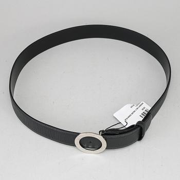 BULGARI, a black leather belt, size 110.