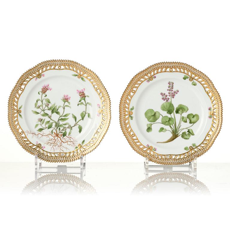 A set of 12 Royal Copenhagen 'Flora Danica' lunch plates, Denmark, 1889-1922.