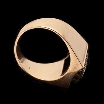 RING, 18 k guld med 18 små diamanter.
