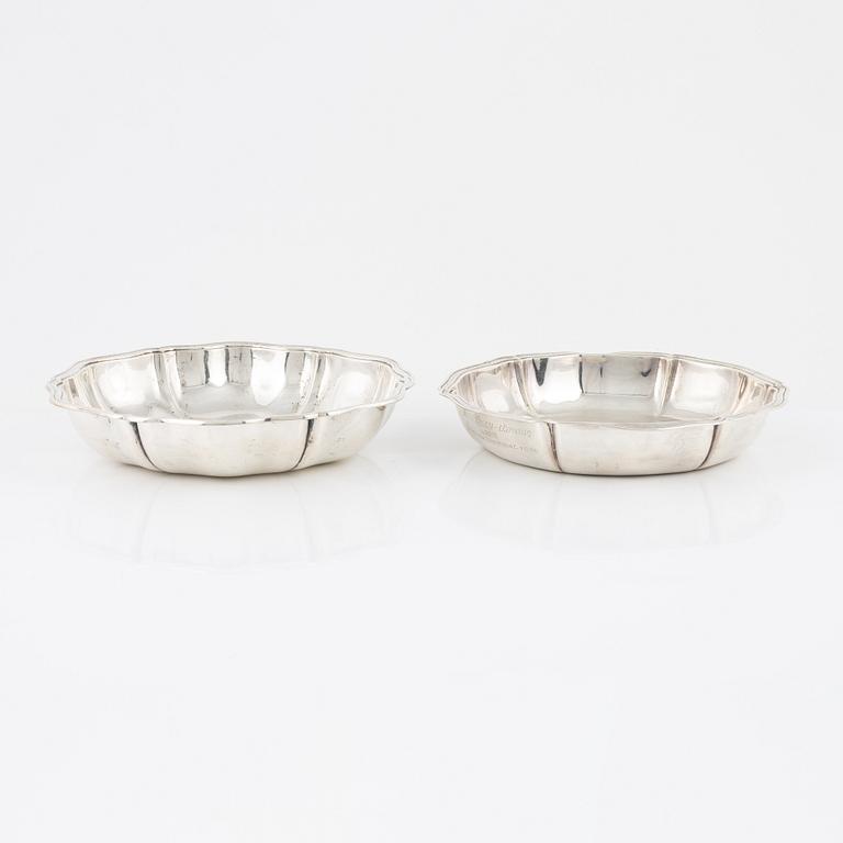 Two silver deep dishes, early 20th Century.