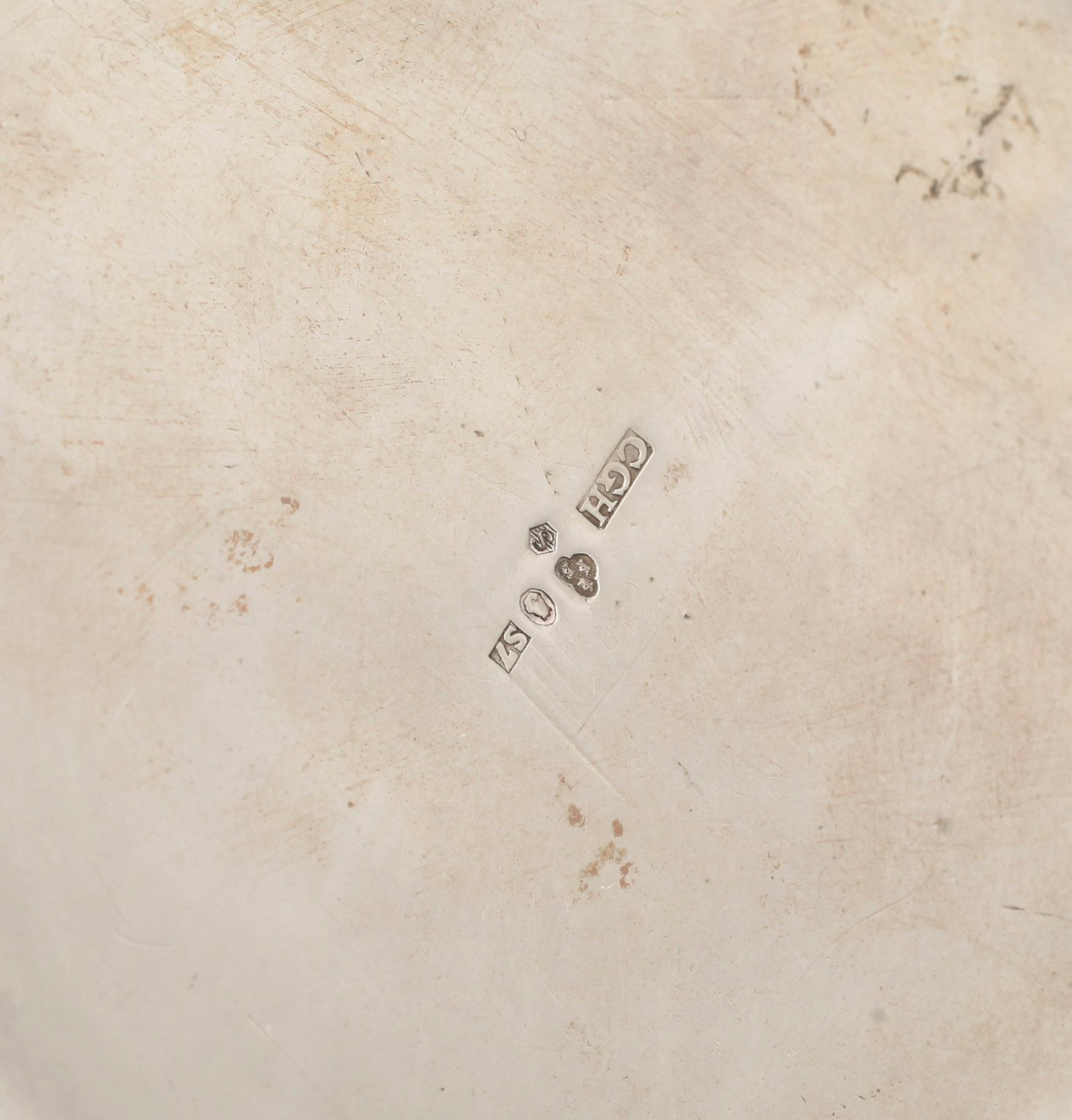 SOCKERSKÅL och SÅSSKÅL, silver, bland annat CG Hallberg, 1920. Total vikt ca 383g.