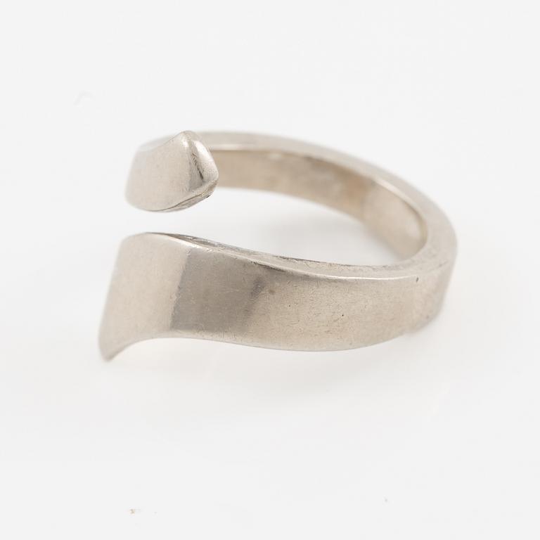 Sven-Erik Högberg samt Annette och Marie Högberg, ring, armband och collier.