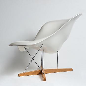 Charles & Ray Eames, "La Chaise",  Vitra 2012.