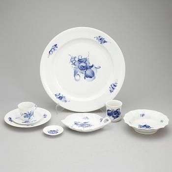 KAFFESERVIS, porslin, 
33 delar, "Blå Blomst", Royal Copenhagen.