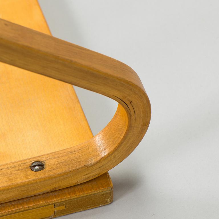 Alvar Aalto, vägghyllor, 2 st, modell 112A för O.Y. Huonekalu- ja Rakennustyötehdas A.B. 1900-talets mitt.