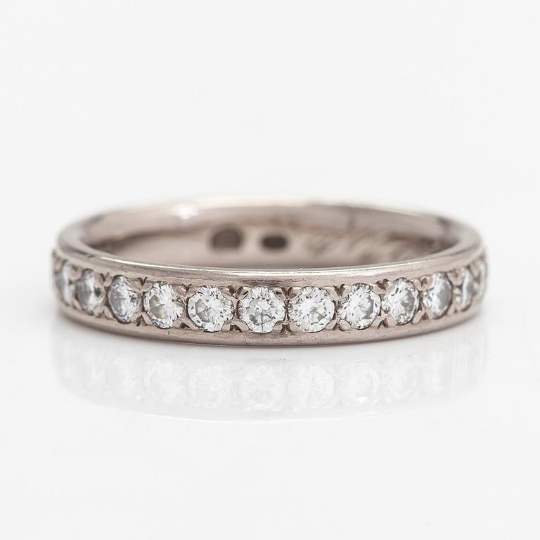 An 18K palladium white gold eternity ring with brilliant cut diamonds approx. 0.81 ct in total.