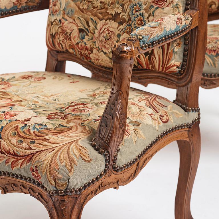 Karmstolar, sex stycken, Frankrike 1700-talets mitt, Louis XV. (Soffa 1800-tal medföljer).