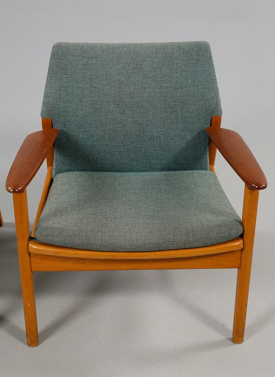 KARMSTOLAR/FÅTÖLJER, ett par, Hans Olsen, Gärsnäs, omkring 1900-talets mitt.