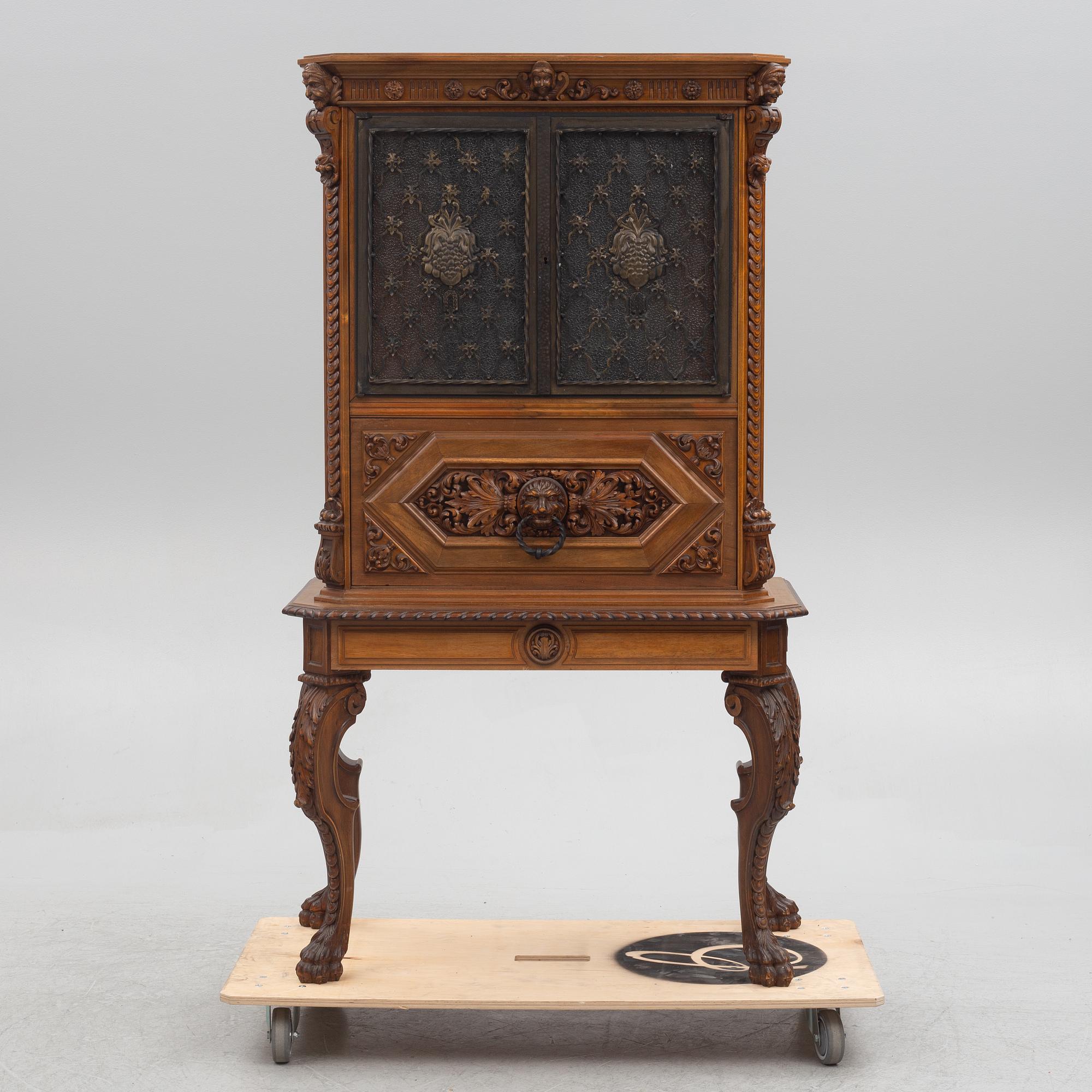 A Baroque style drinks cabinet, first half of the 20th Century.