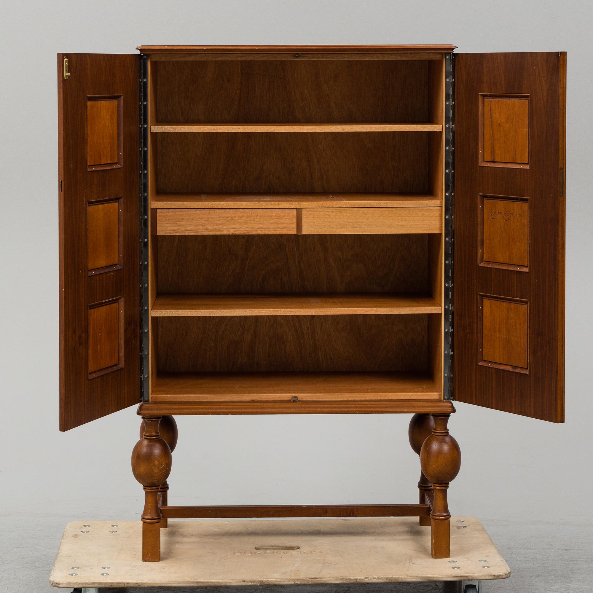 EUGEN HÖGLUND, skåp, Vetlanda, 1900-talets mitt.