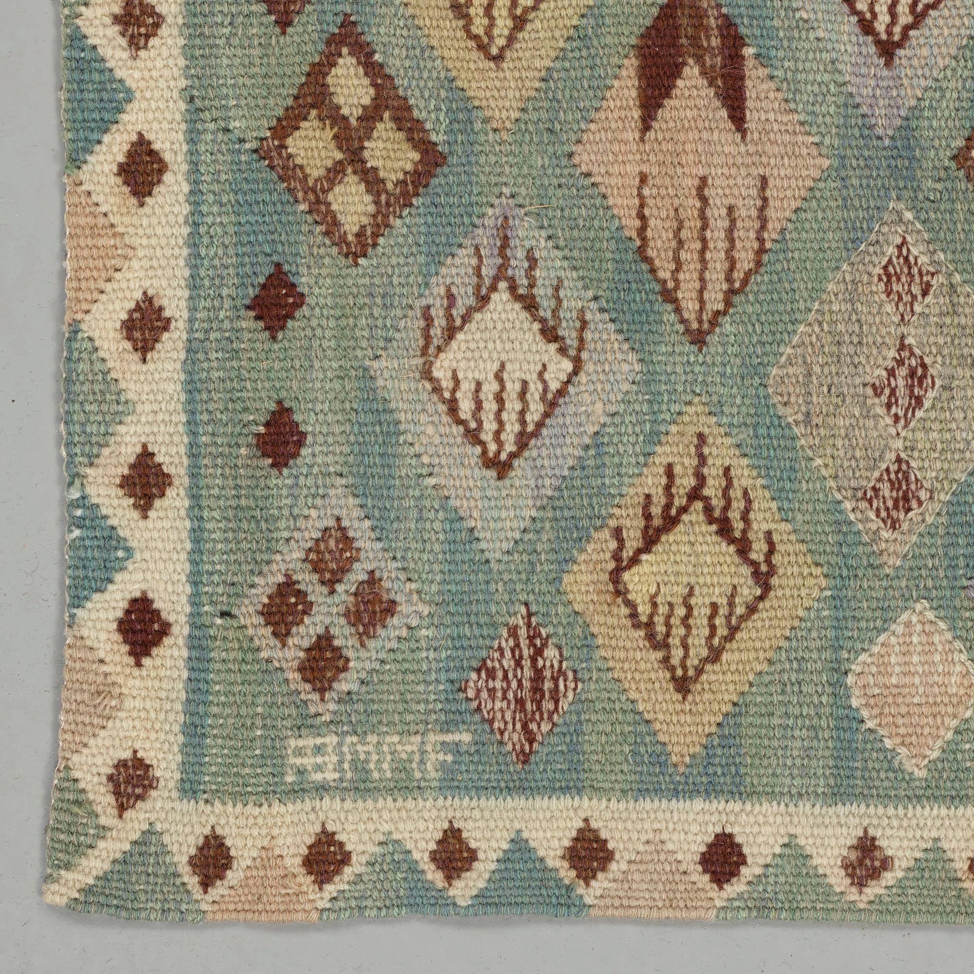 VÄVNAD. "Knoppen". Gobelängteknik. 112 x 59 cm. Signerad AB MMF (AB Märta Måås-Fjetterström).