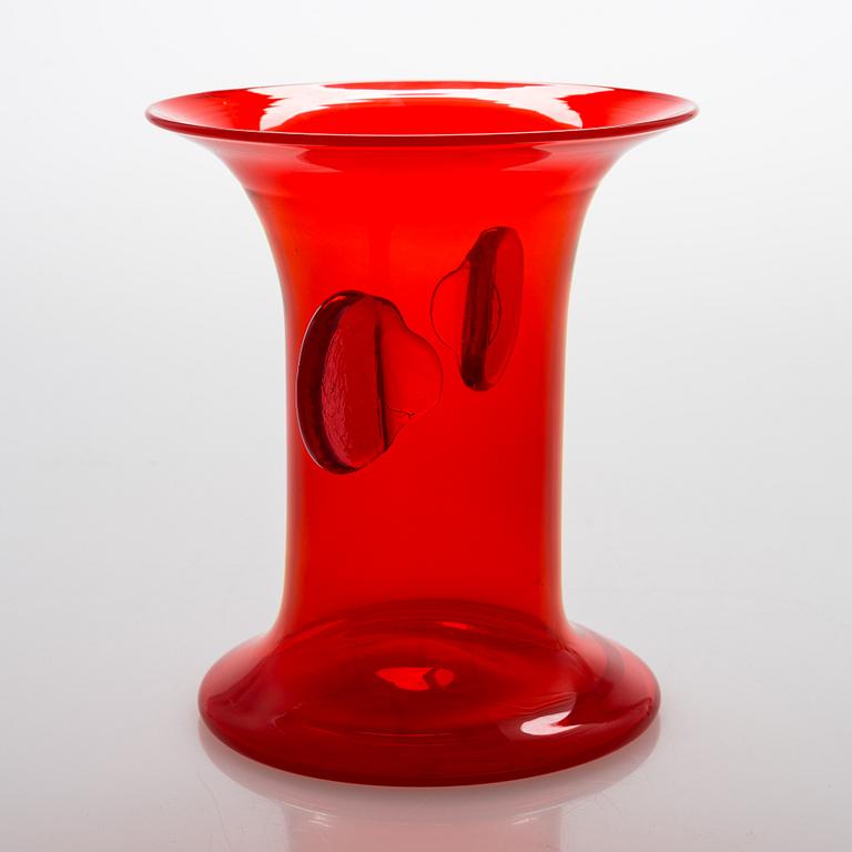 Oiva Toikka, a vase signed Oiva Toikka Nuutajärvi Notsjö.