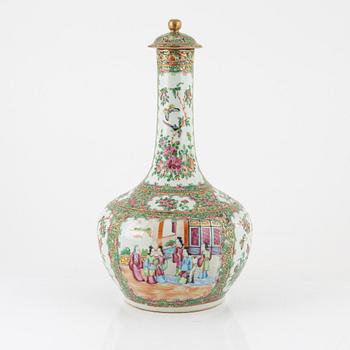 A Chinese Canton vase/bottle with cover, 19th century.