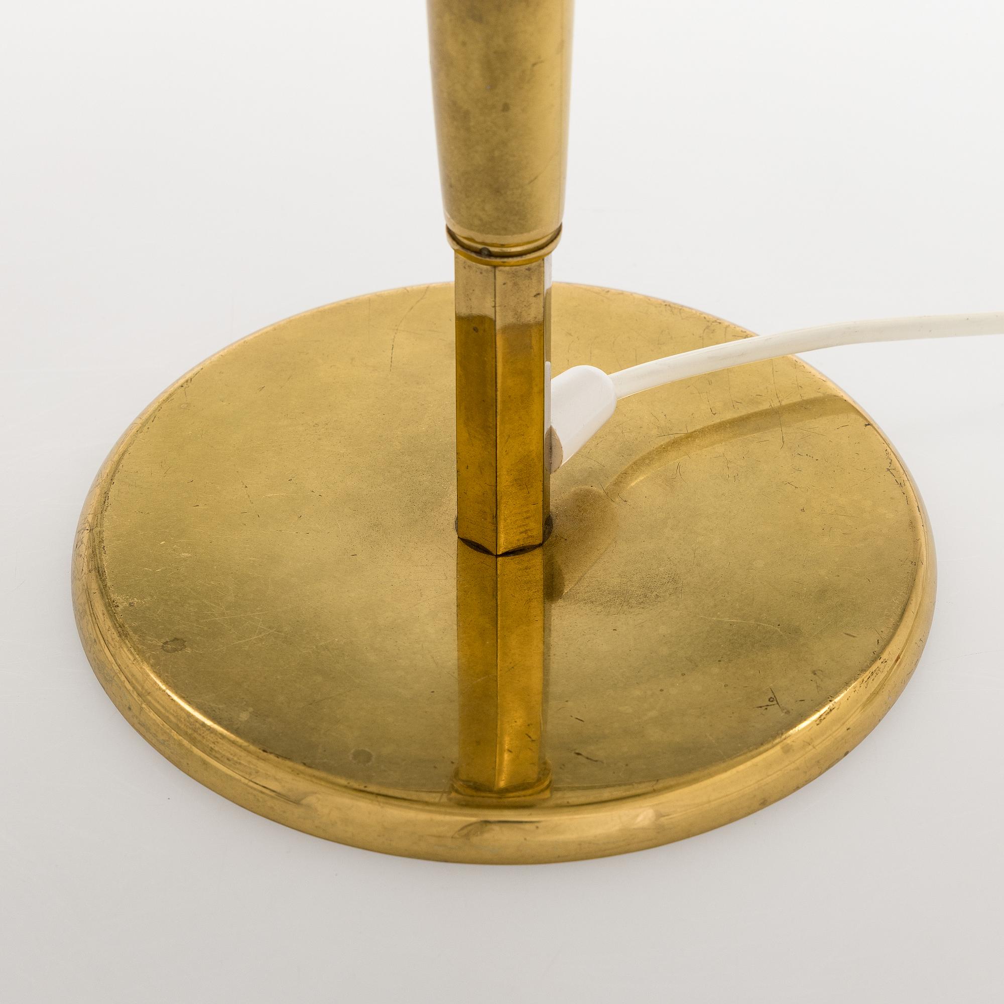 Paavo Tynell, A mid-20th century '5061' table lamp for Taito Finland.
