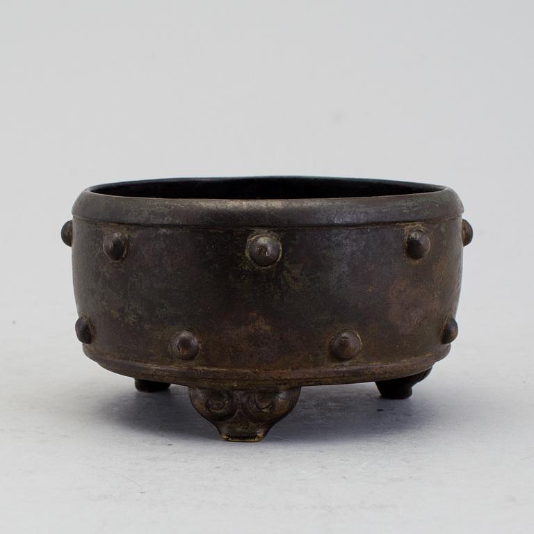 A bronze sensor, Kangxi mark, Qing Dynasty (1644-1912).