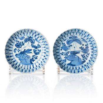 A pair of blue and white dishes, Ming dynasty, Wanli (1572-1620).