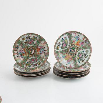 A set of twelve Chinese Canton porcelain plates, 20th century.