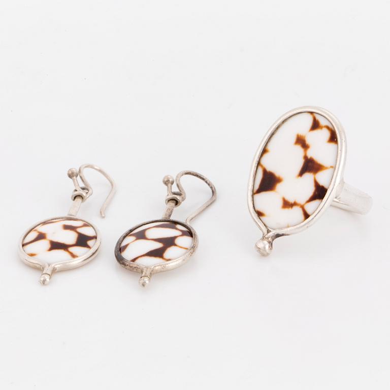 A pair of Vivianna Torun Bülow-Hübe earrings and ring, sterlingsilver with shell.