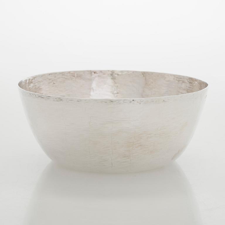 Tapio Wirkkala, malja, sterlinghopeaa, Kultakeskus, Hämeenlinna 1970.