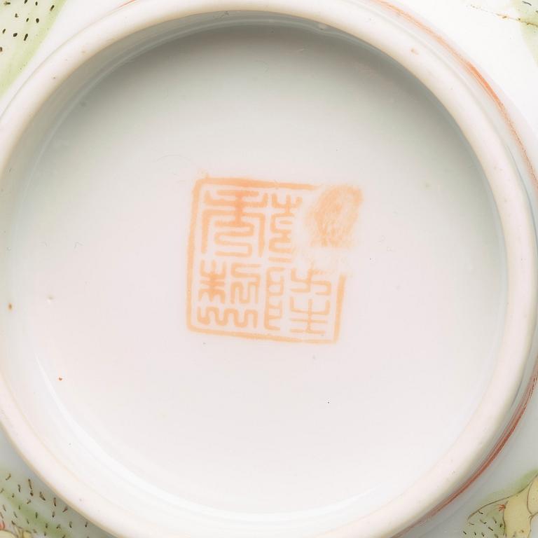 A famille rose bowl with chicken, hens and a poem, Qing dynasty with Guangxu mark (1875-1908).