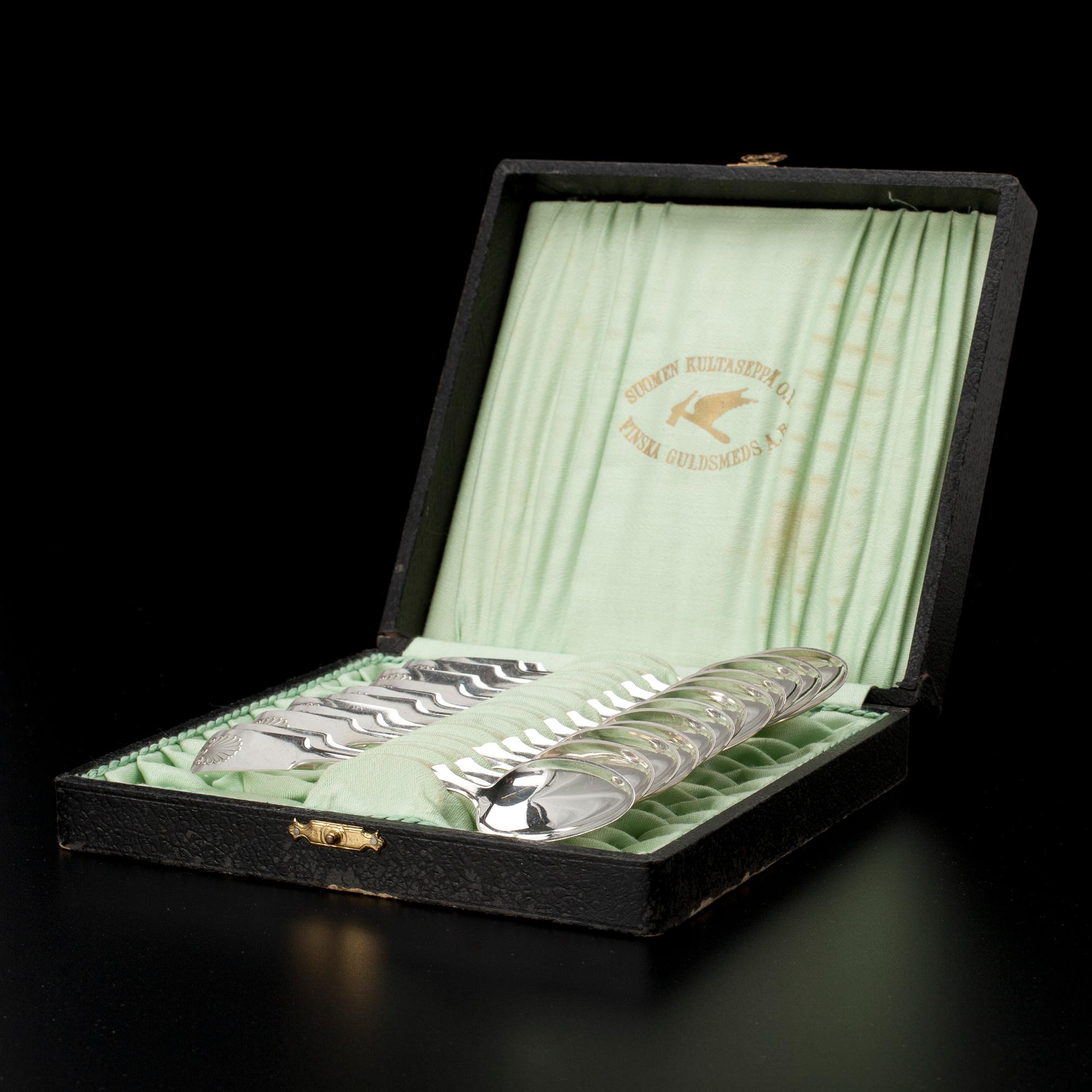 TESKEDAR, silver, Mussla-modell, Finska Guldsmeds AB, Åbo 1936. Vikt 130 g.