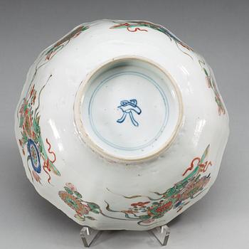 A famille verte bowl, Qing dynasty, Kangxi (1662-1722).