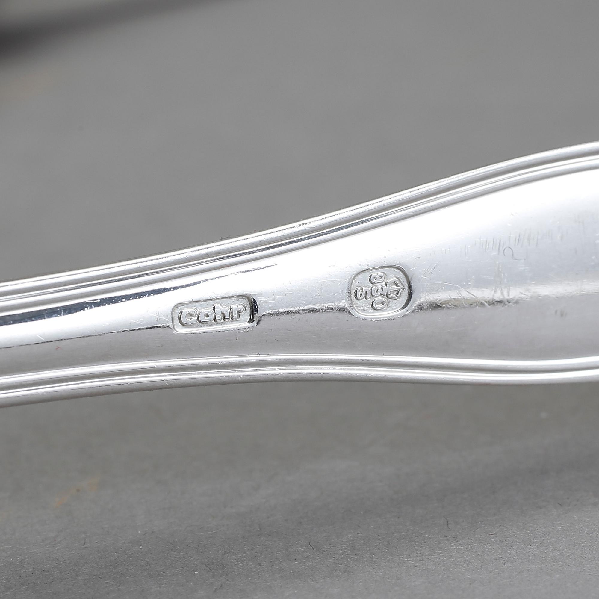 BESTICKUPPSÄTTNING, 96 delar, silver, Modell Gammaldansk, danska silverstämplar Cohr. Tot vikt ca 6 kg.