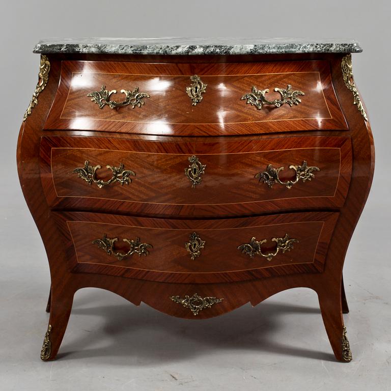 BYRÅ, rokokostil, 1900-talets andra hälft.