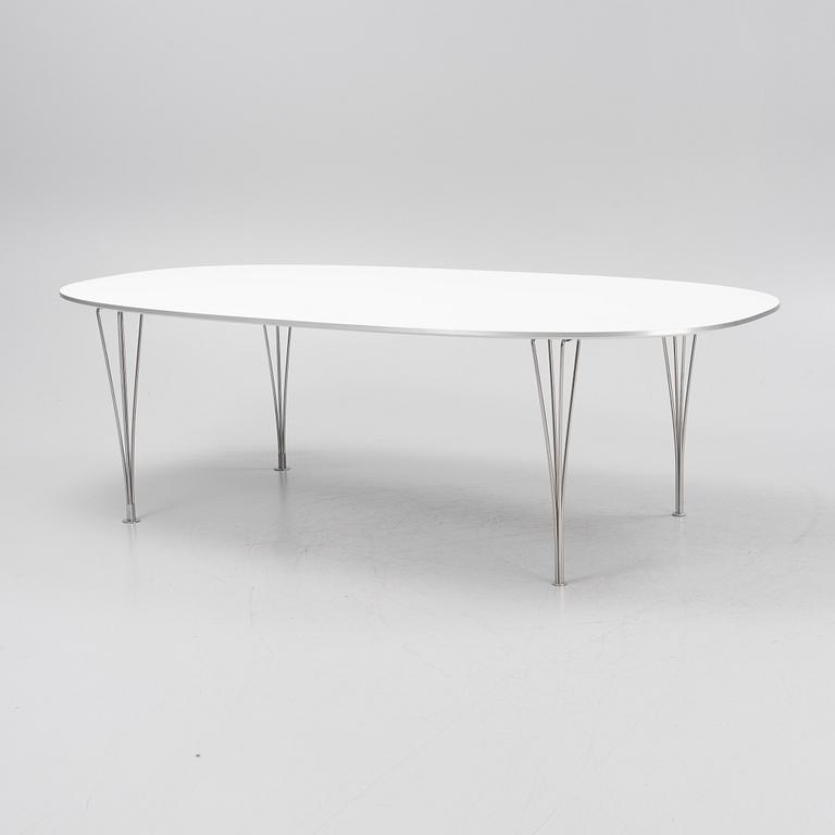 A 'Super elliptical' dining table by Bruno Mathsson & Piet Hein for Fritz Hansen, dated 2018.
