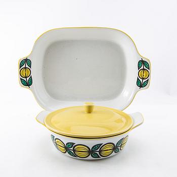 Stig Lindberg, service pieces, 17 pcs, stoneware, "LA", Gustavsberg, as well as baking dishes, 2 pcs, "Weekend", Gustavsberg, 1950s.