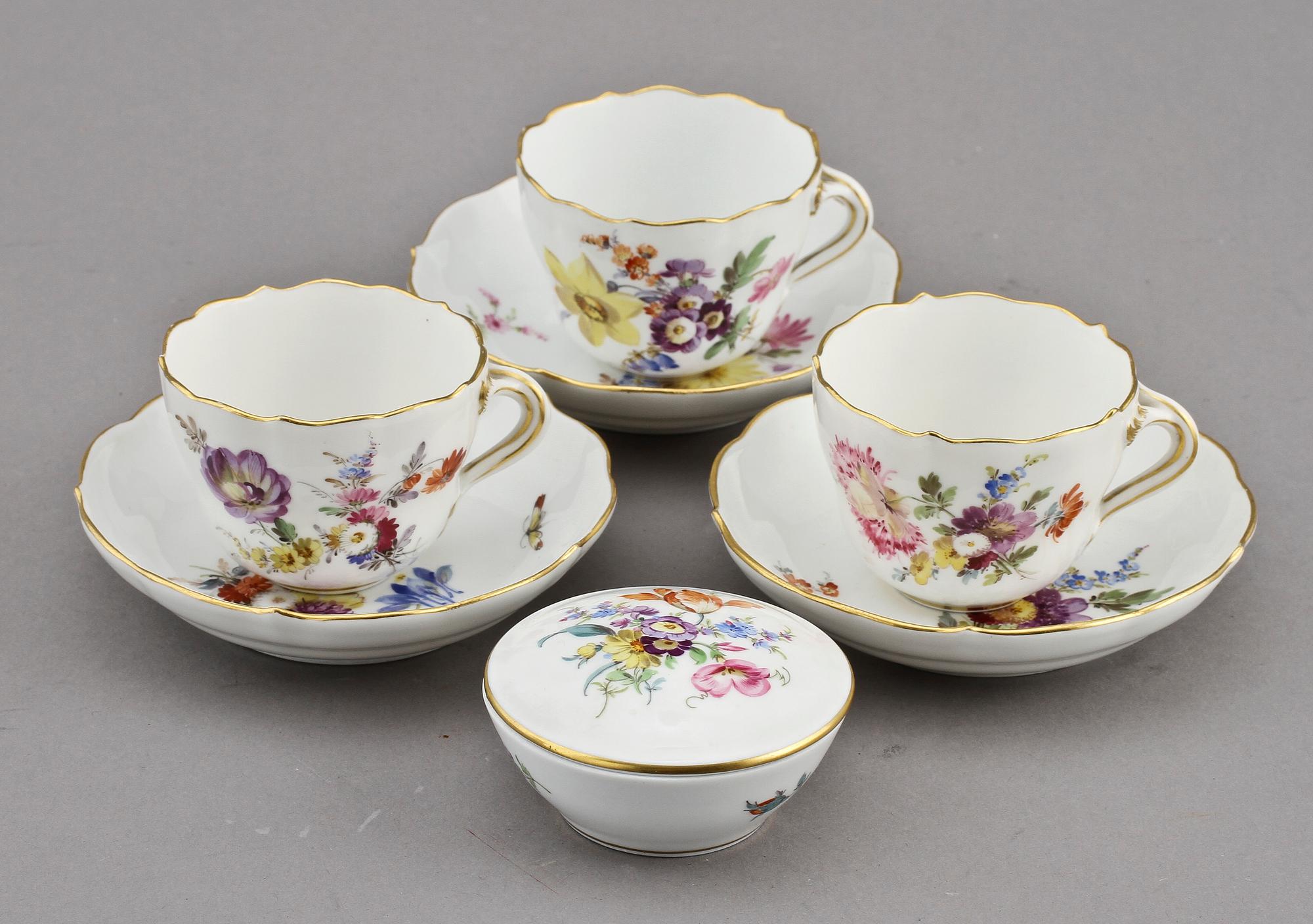 CREMEKOPPAR, 3 st samt LOCKASK, porslin, Meissen.