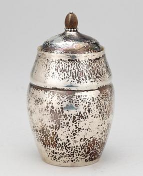 BURK, silver, Georg Jensen, Köpenhamn. 1900-talets första hälft. Vikt 233 gram.