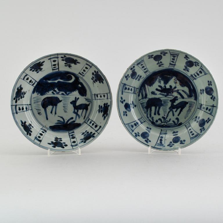 TALLRIKAR, 2 st, porslin, Kina, Wanli 1572-1620.