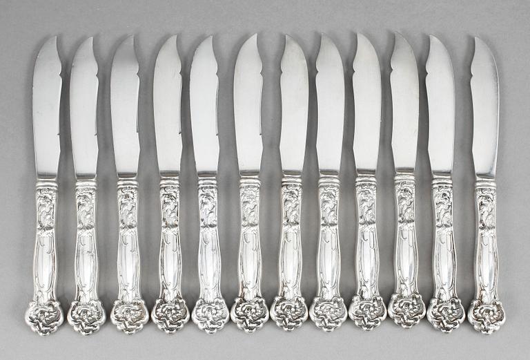 FRUKTKNIVAR med STÄLL, 13 delar, nysilver samt silver, 18/1900-tal.