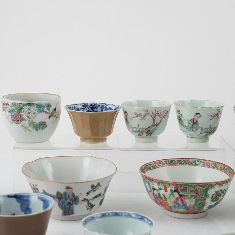 17 porcelain pieces, China and Japan, 18th-20th century.