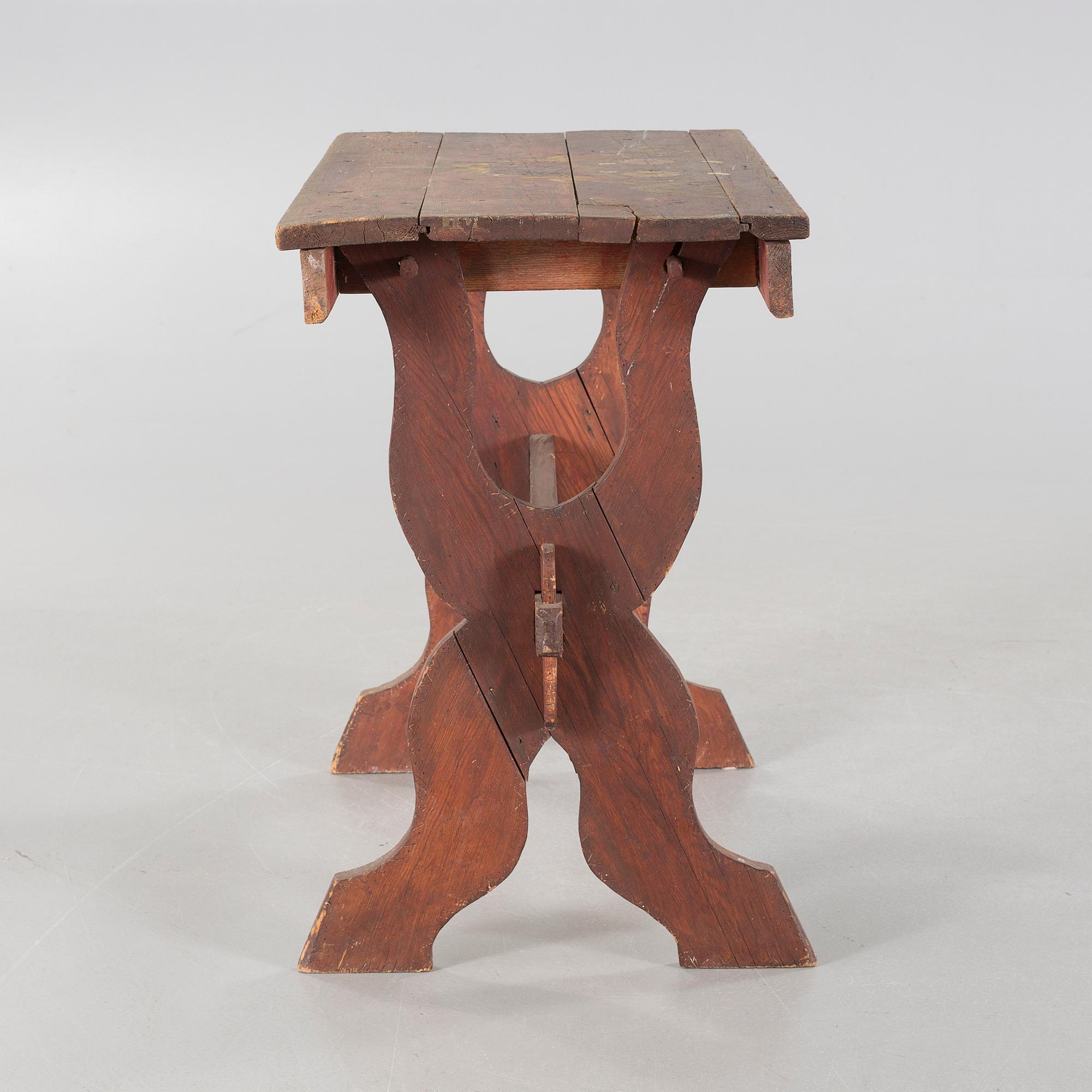 A table, probably made in Hälsingland from around year 1900.